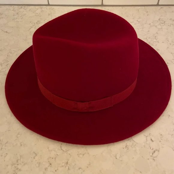 Red hat - Picture 3 of 3
